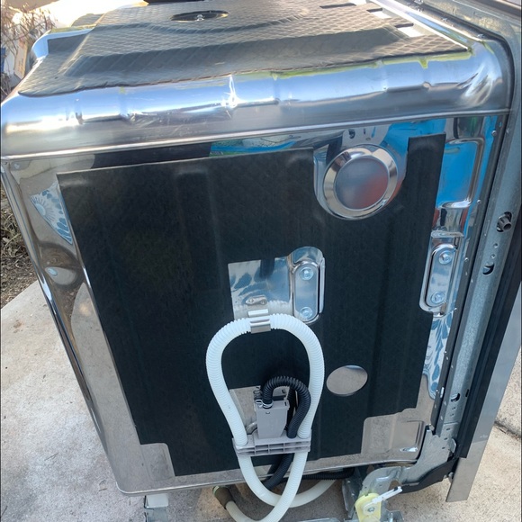 Whirlpool Built in Dishwasher - Picture 4 of 5